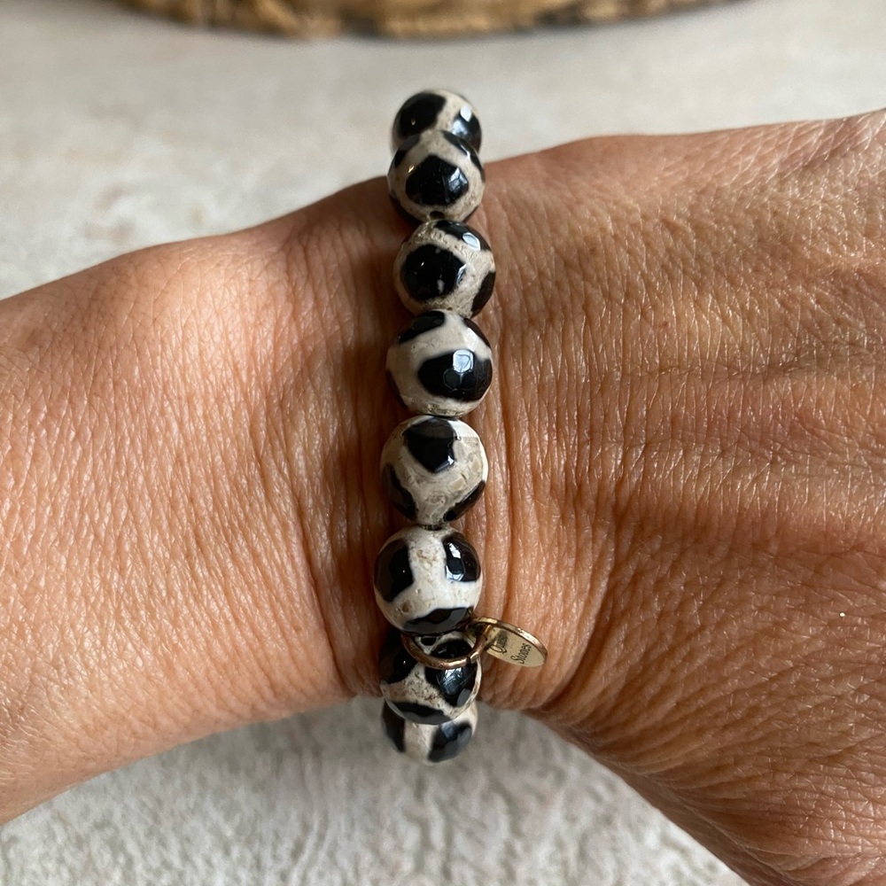 Black and white beaded bracelet